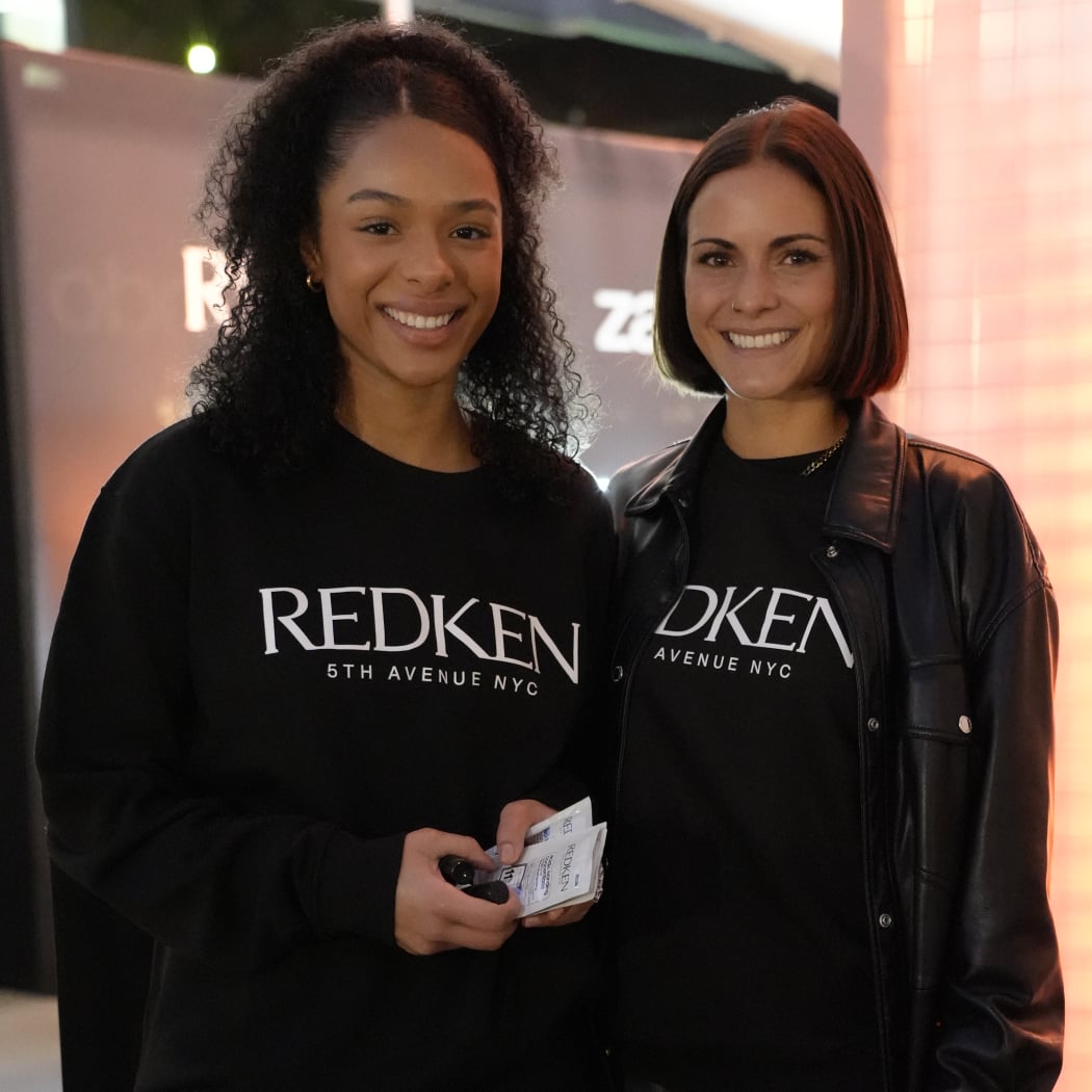 Unsere Hostessen stellen sicher, dass Ihr Event einen bleibenden Eindruck hinterlässt und eine überzeugende Gästebetreuung gewährleistet ist – sei es bei Messen, Firmenevents, Produktpräsentationen oder Promotion-Aktionen. | Erfahrene Hostessen für Events, Messen und Marketing | Hamburg