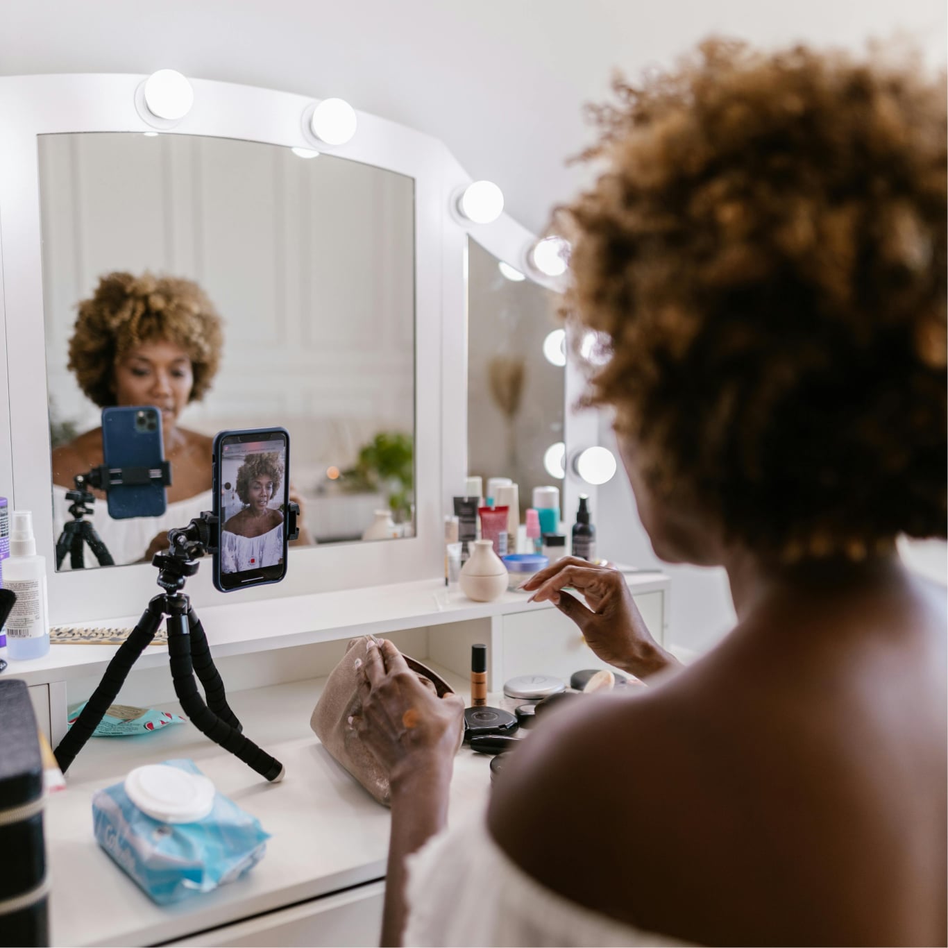 Unsere UGC-Agentur ist spezialisiert auf die Erstellung und Vermittlung von hochwertigem User Generated Content für TikTok und Instagram. Wir arbeiten mit erfahrenen UGC-Creatorn, die authentische, markengerechte Inhalte produzieren – ideal für Social Media Marketing, Brand Awareness und Conversion-optimierte Kampagnen. | user generated content | Nürnberg